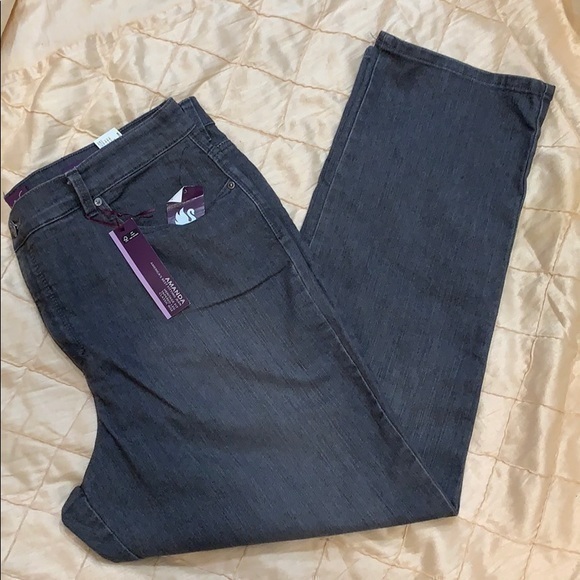 Gloria Vanderbilt Grey Short Jeans - Picture 1 of 3